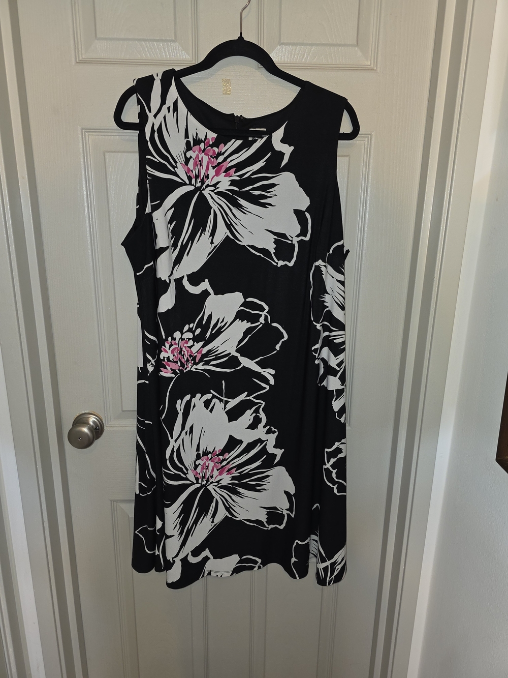 Anne Klein Black Floral Sleeveless Tunic with Pink Accents Size 18